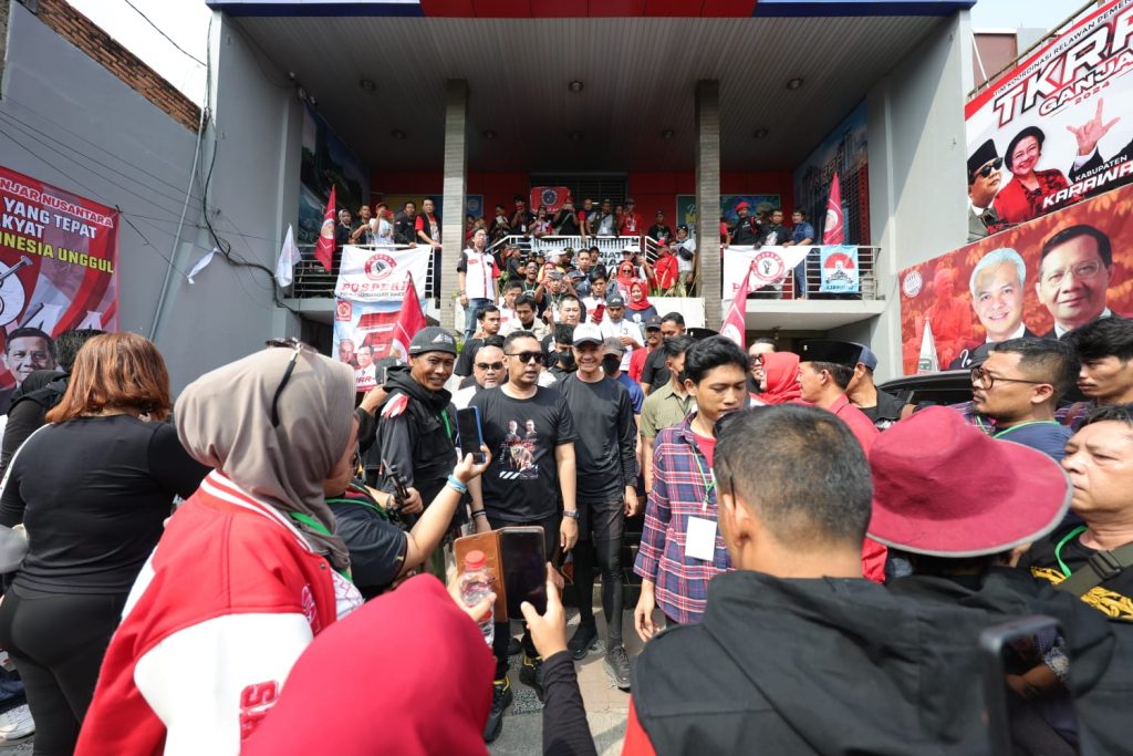 Banyak Baliho Dicopot, Ganjar Minta Relawan Tak Gentar dan Tetap Temui Masyarakat