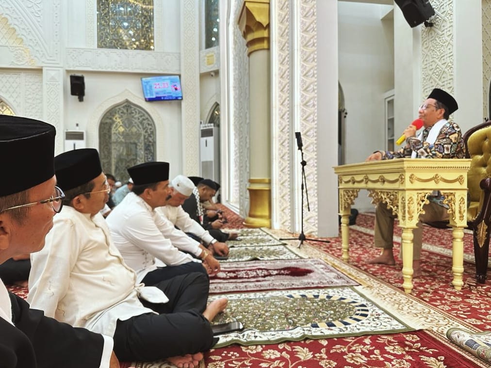 Hari Kedua di Padang, Mahfud MD Ceramah Subuh Dihadiri Gubernur dan Wagub Sumbar
