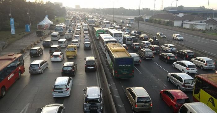 Jasa Marga Perpanjang Contraflow dari Arah Cikampek untuk Kurangi Macet