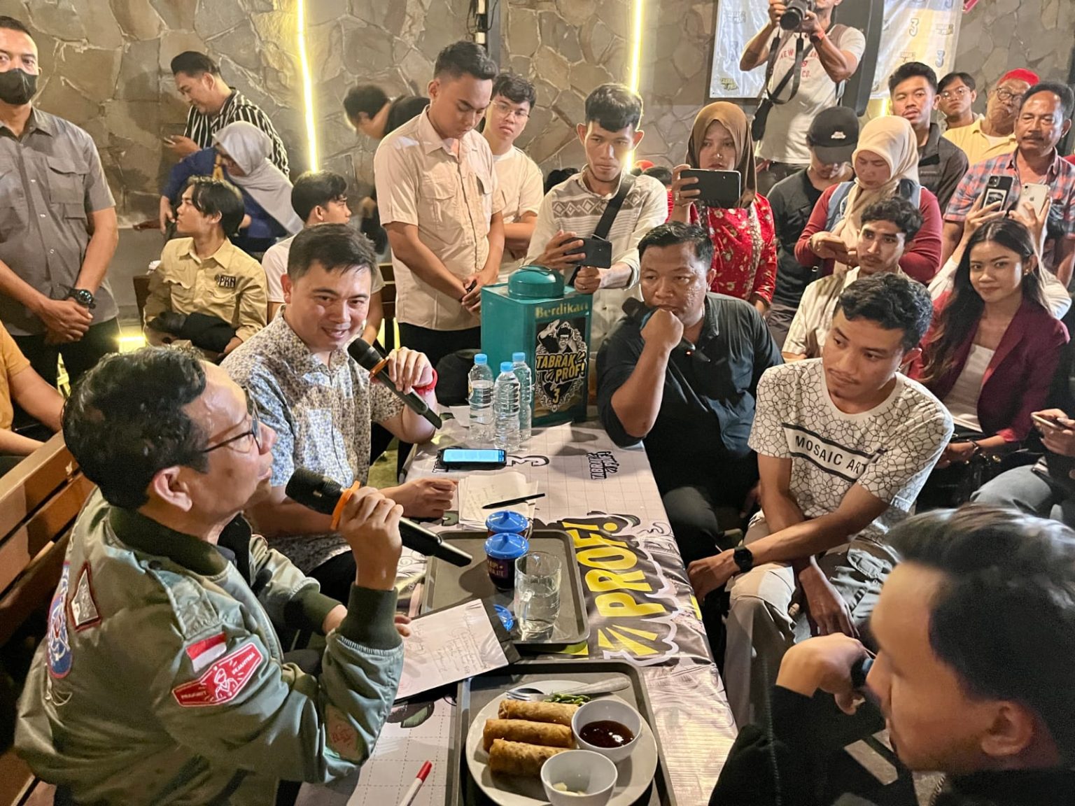 Mahfud: Bansos Bukan Bantuan Pemerintah Tapi Negara