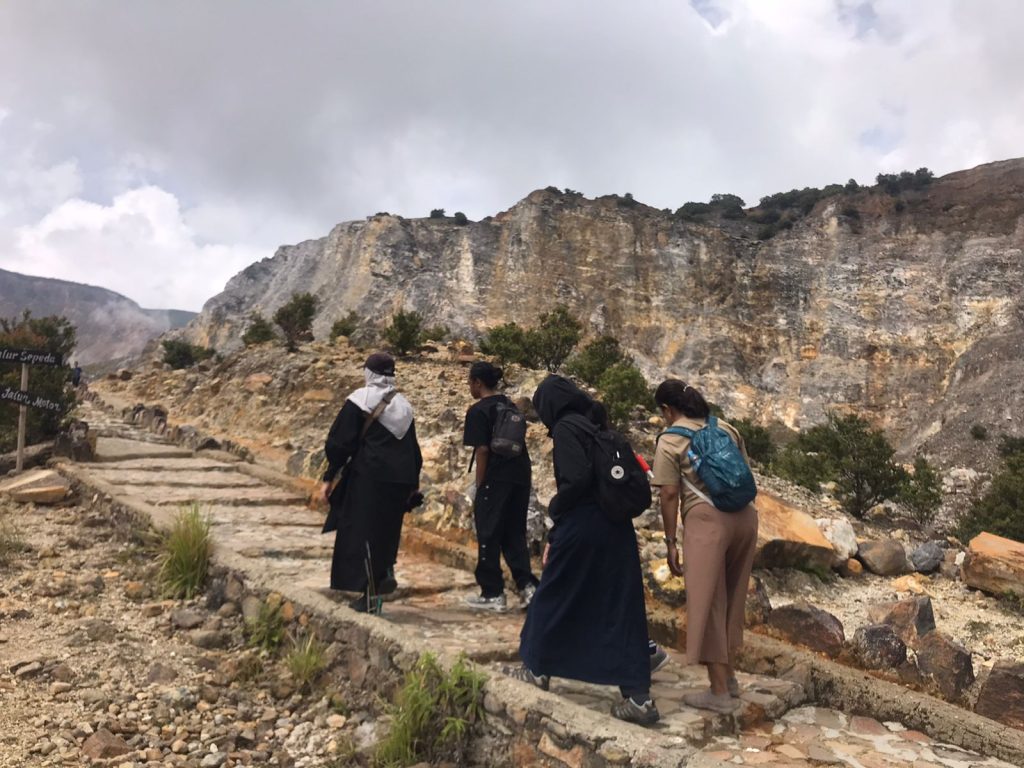 Perjalanan: Garut, Pesona Keindahan Papandayan (2)