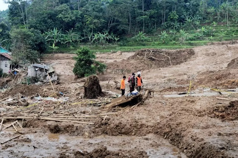 Akses Jalan Padang-Bengkulu Putus Akibat Banjir dan Tanah Longsor