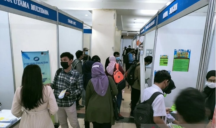 Ngeri, Jumlah Pencari Kerja di Indonesia Meningkat Hampir 100 Persen!