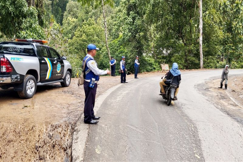 Imbas Longsor, Jalur Lumajang-Malang Melalui Piket Nol Ditutup